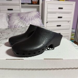 Women's Black Calzuro Clog